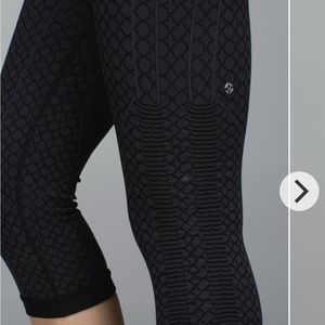 Lululemon In the flow crop